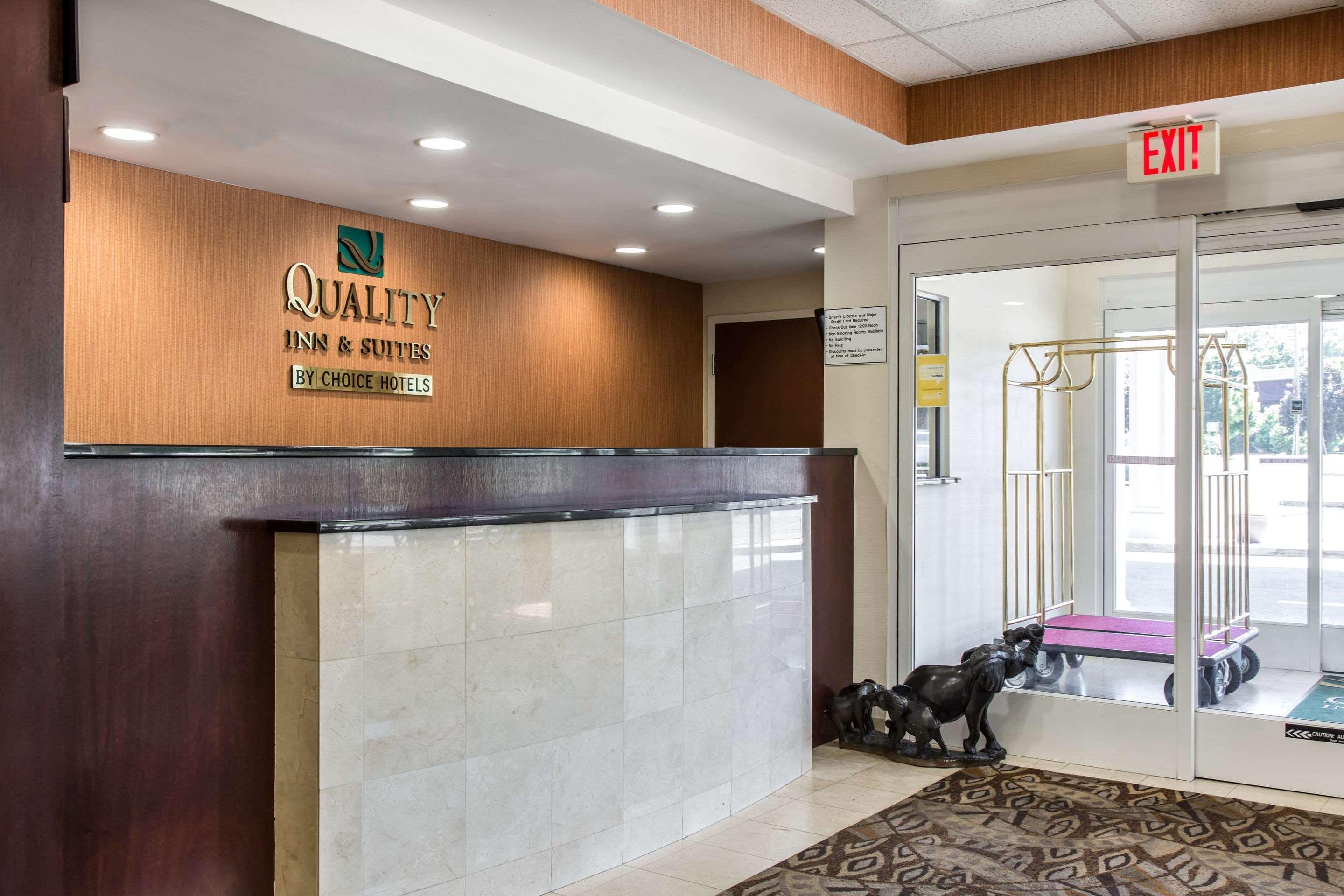 Quality Inn & Suites Danbury Near University المظهر الخارجي الصورة